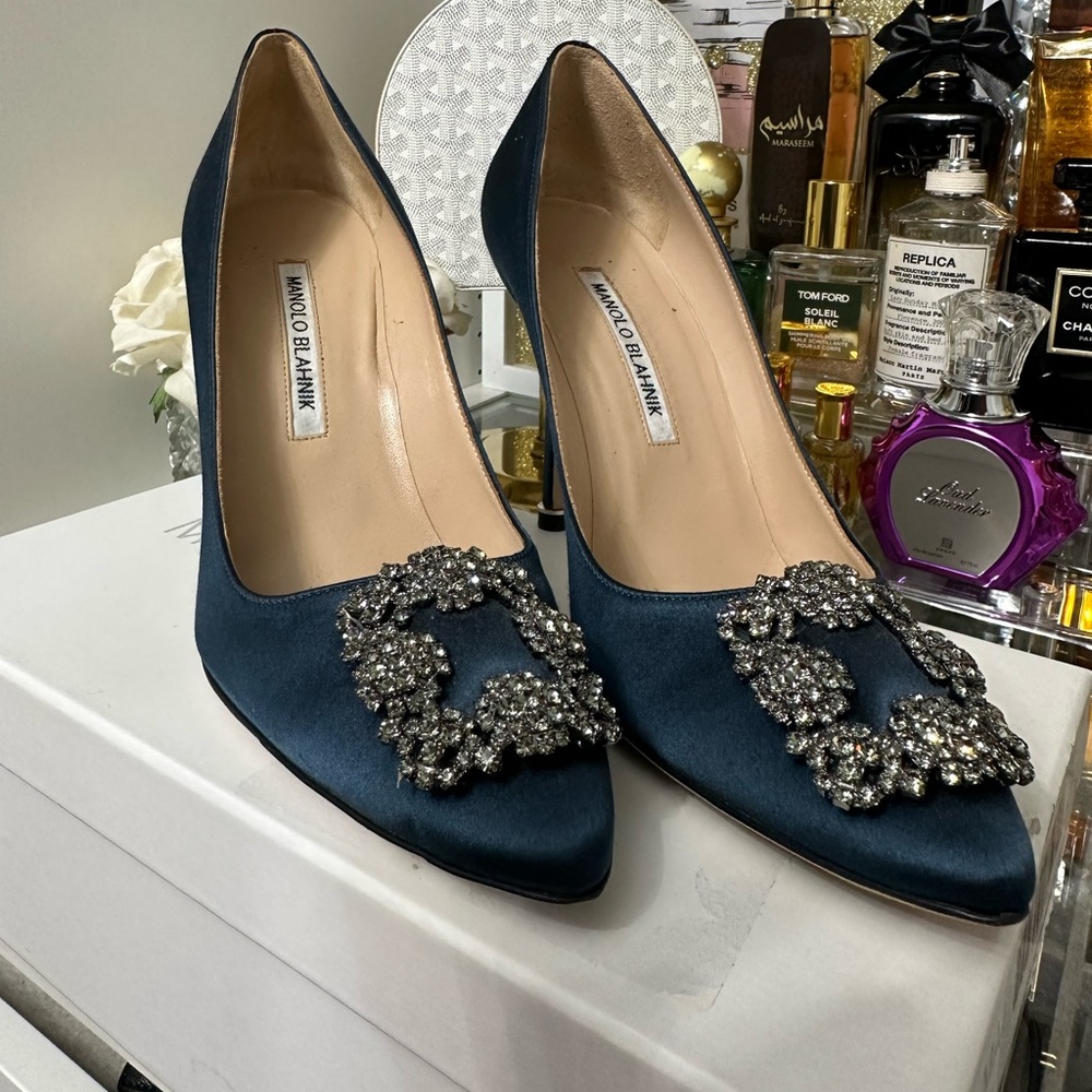 MANOLO BLAHNIK PUMPS